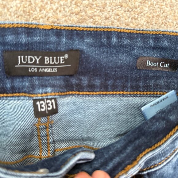 Judy Blue 13/31 Boot Cut Style #JB82568DK Frayed Hem - Picture 2 of 3